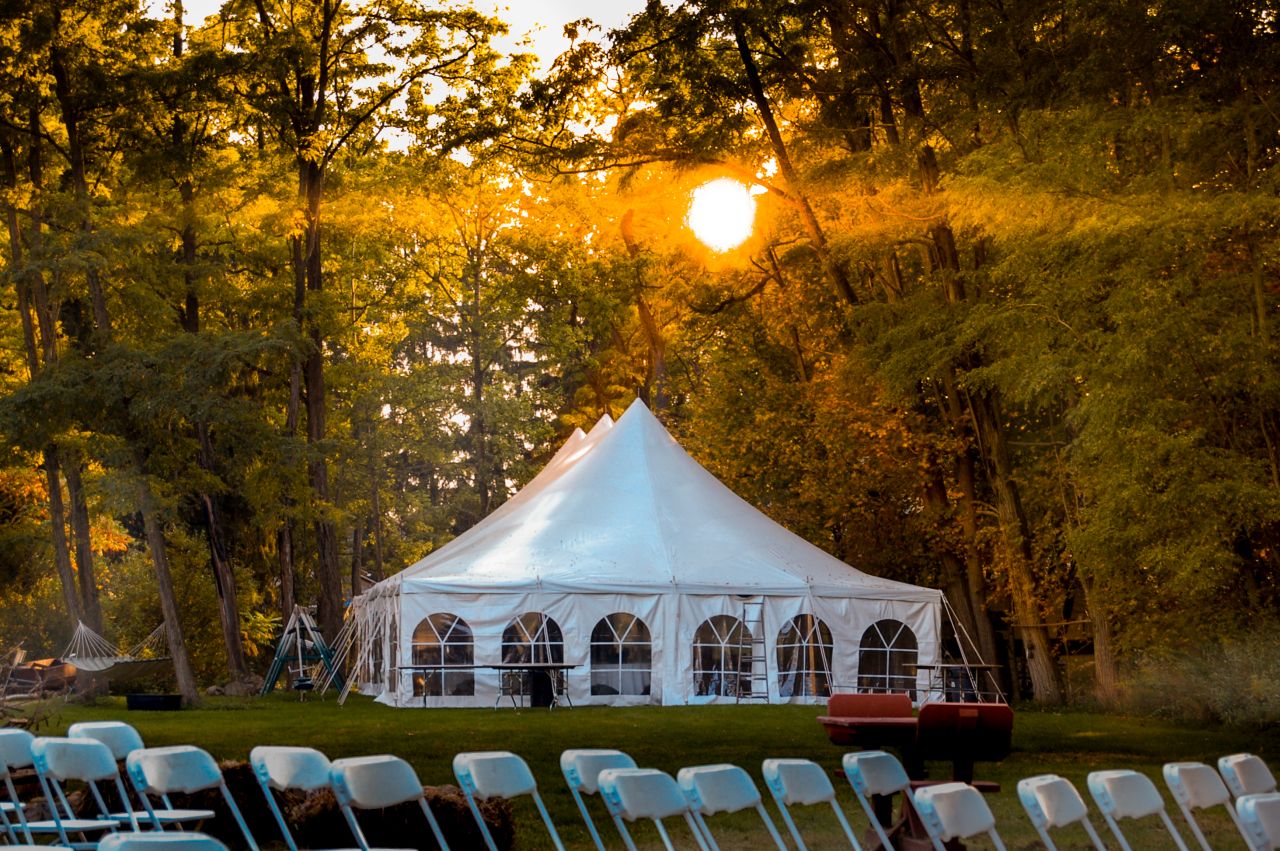 Namiot eventowy – jakie imprezy można w nim zorganizować?