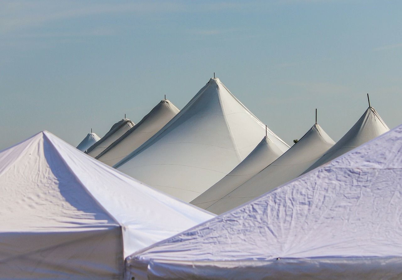 Kiedy wynajęcie hali namiotowej może okazać się niezbędne?