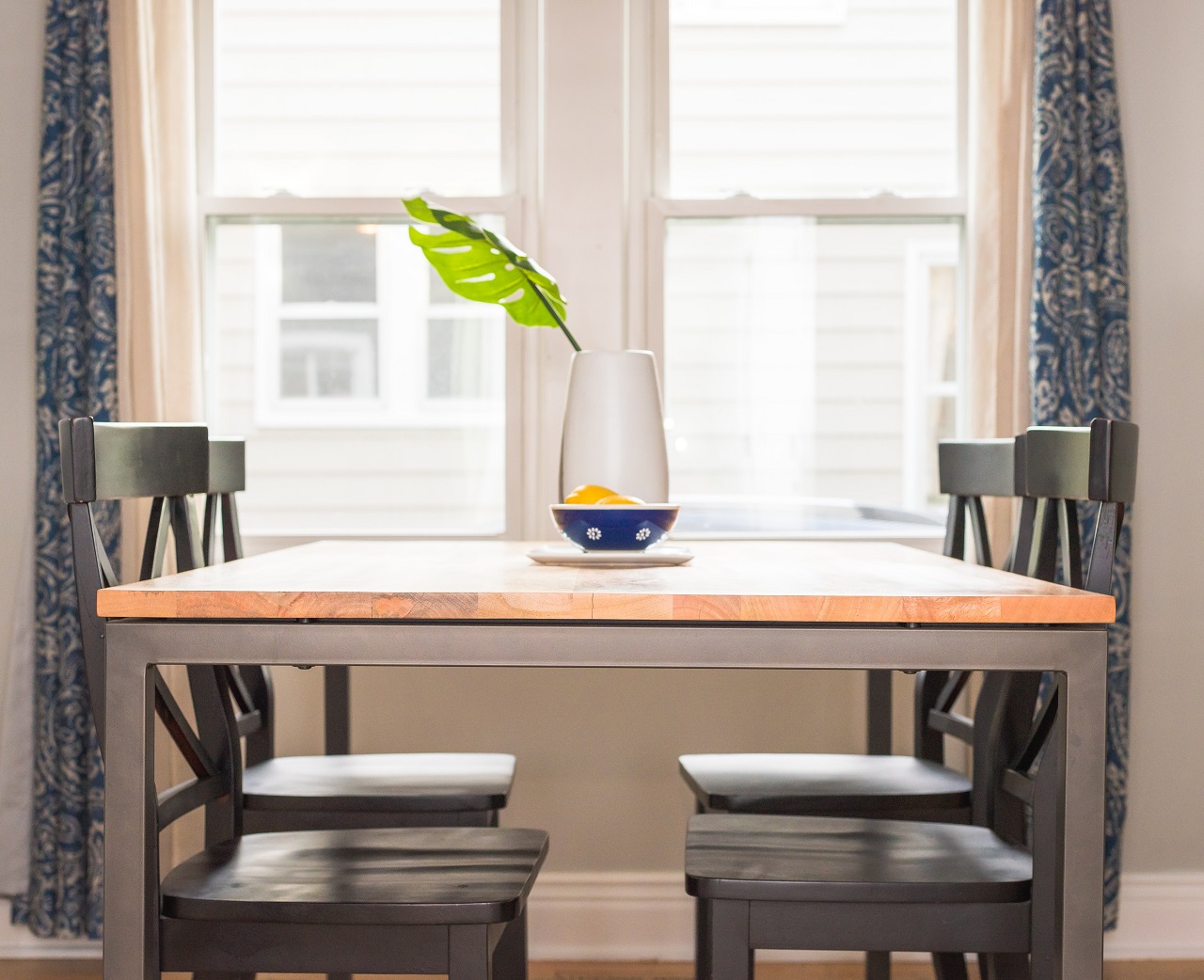 Wybór stolika do domu – od jakich kwestii zależy