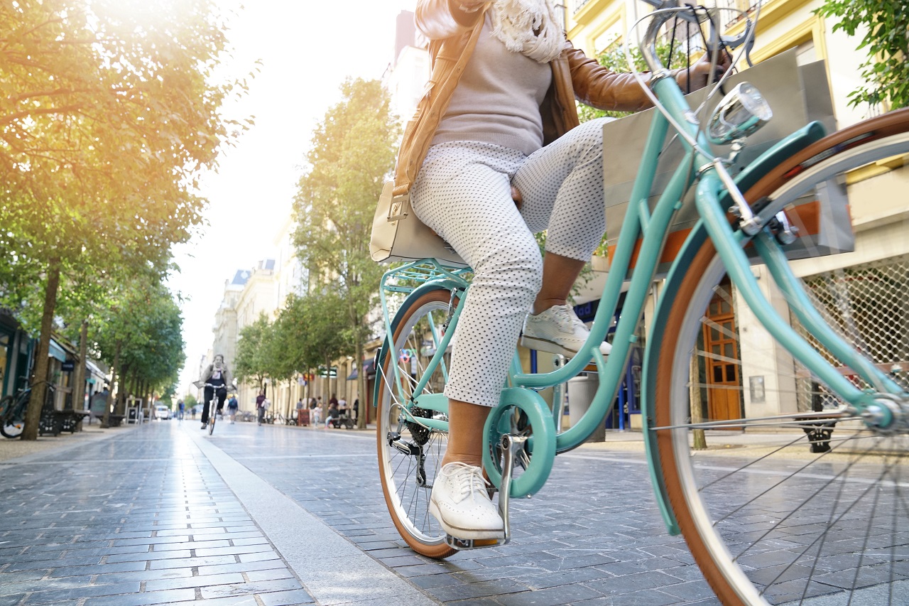 Bezpieczeństwo na drodze – jak wyposażyć rower?