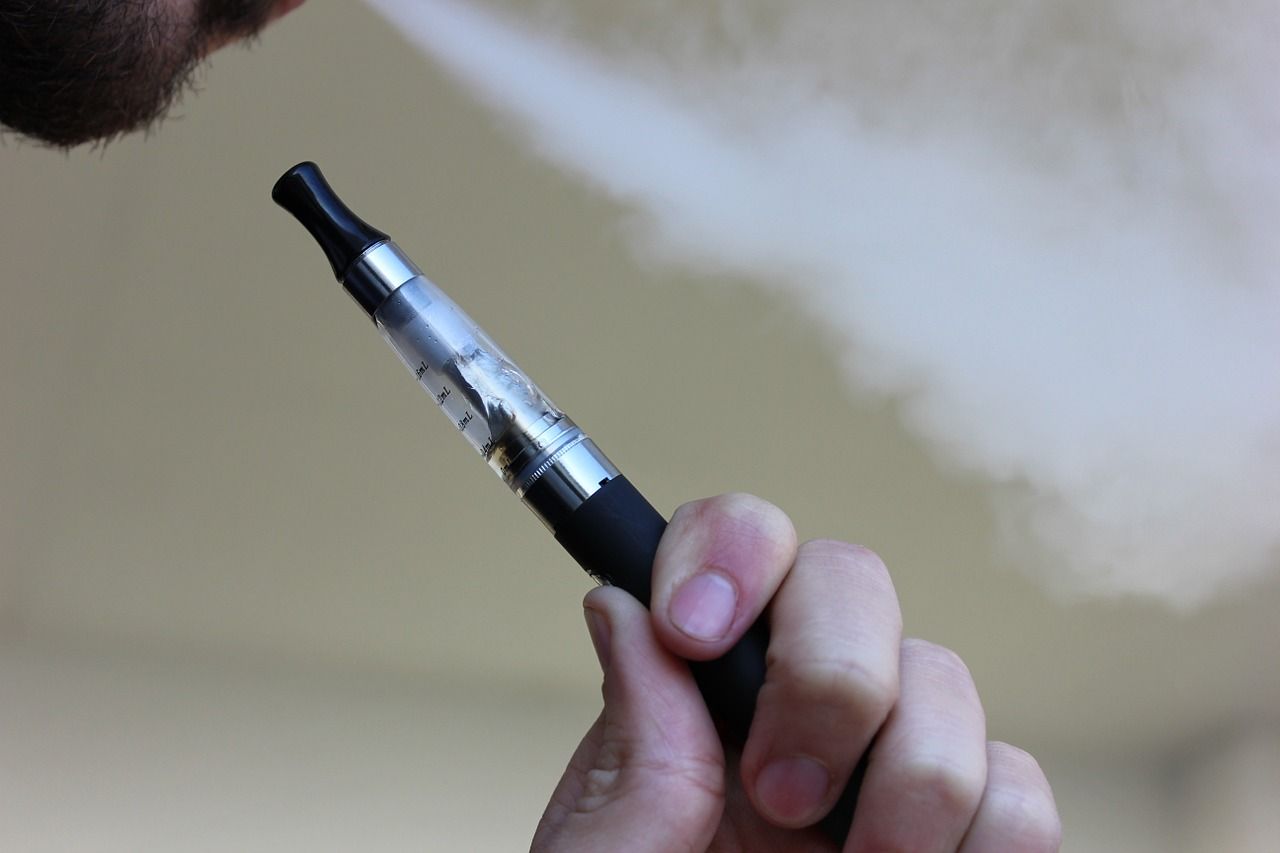 Akcesoria przydatne do palenia e-papierosów