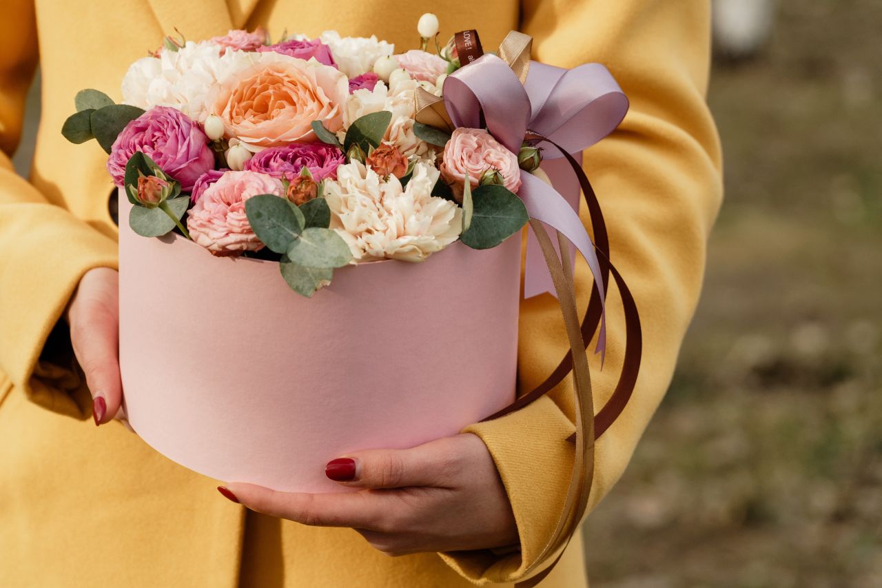 Flower box na komunię – jakie kwiaty wybrać?