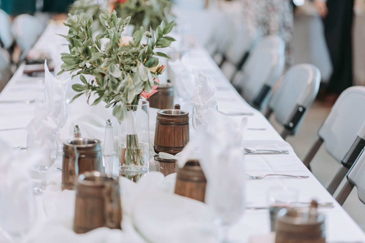 Wynajem stołów na wesele – Jaką firmę wybrać?